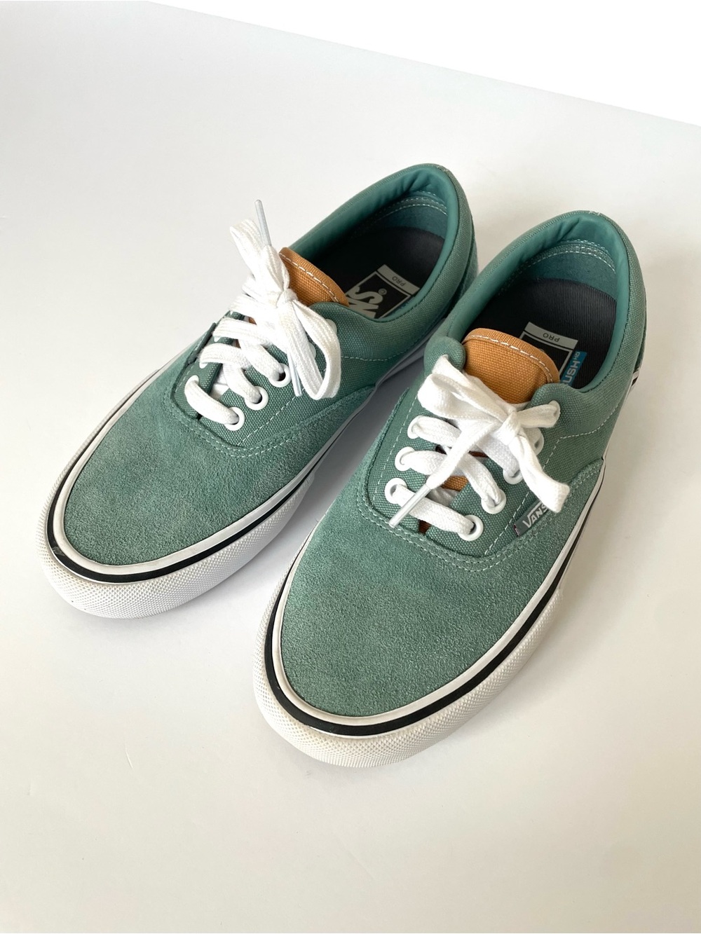 Rare Vans Ultra Cush Suede Low-Top Sneakers in Sage Green M6.5/W8